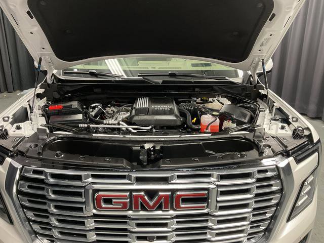 Used 2025 GMC Yukon XL Denali w/ Denali Reserve Package AWD/4WD image 17