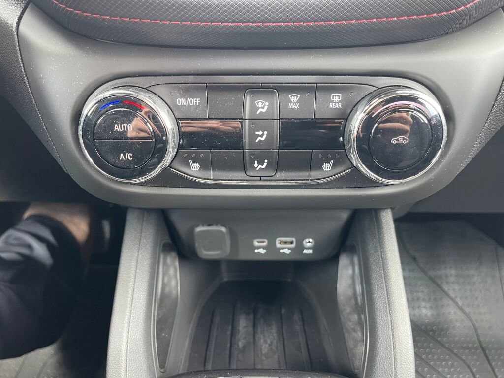 Used 2023 Chevrolet TrailBlazer RS w/ Sun and Liftgate Package image 14