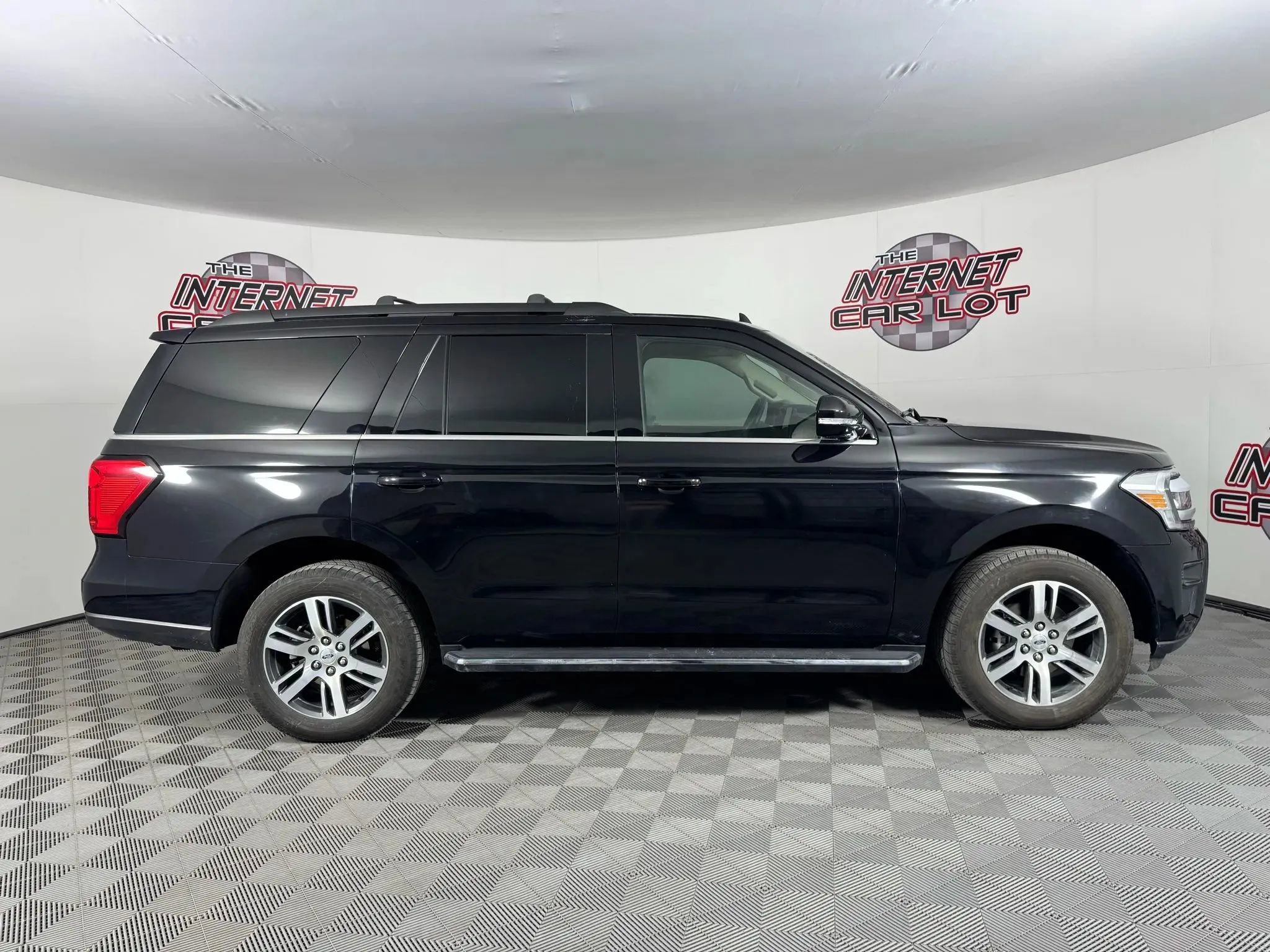Used 2023 Ford Expedition XLT image 8