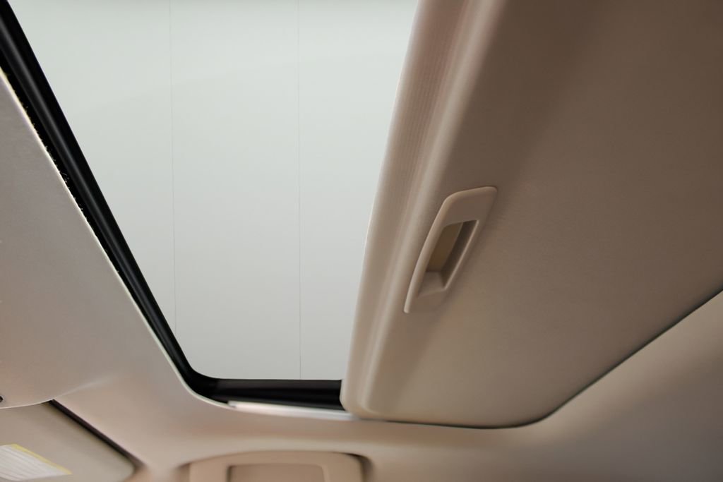 Used 2022 Nissan Sentra SV w/ SV Premium Package image 10