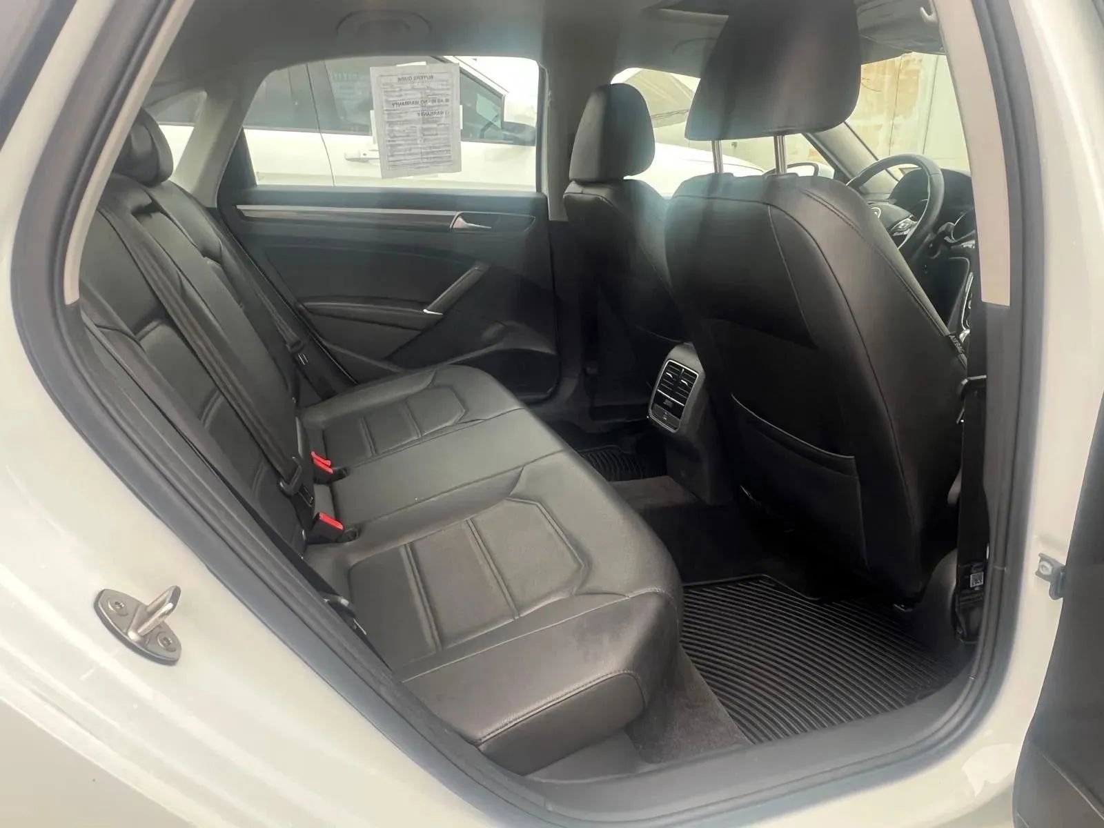 Used 2018 Volkswagen Passat 2.0T SE image 21