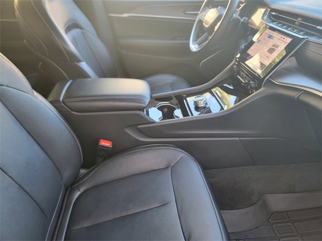 Used 2022 Jeep Grand Cherokee L Limited w/ Black Appearance Package image 21