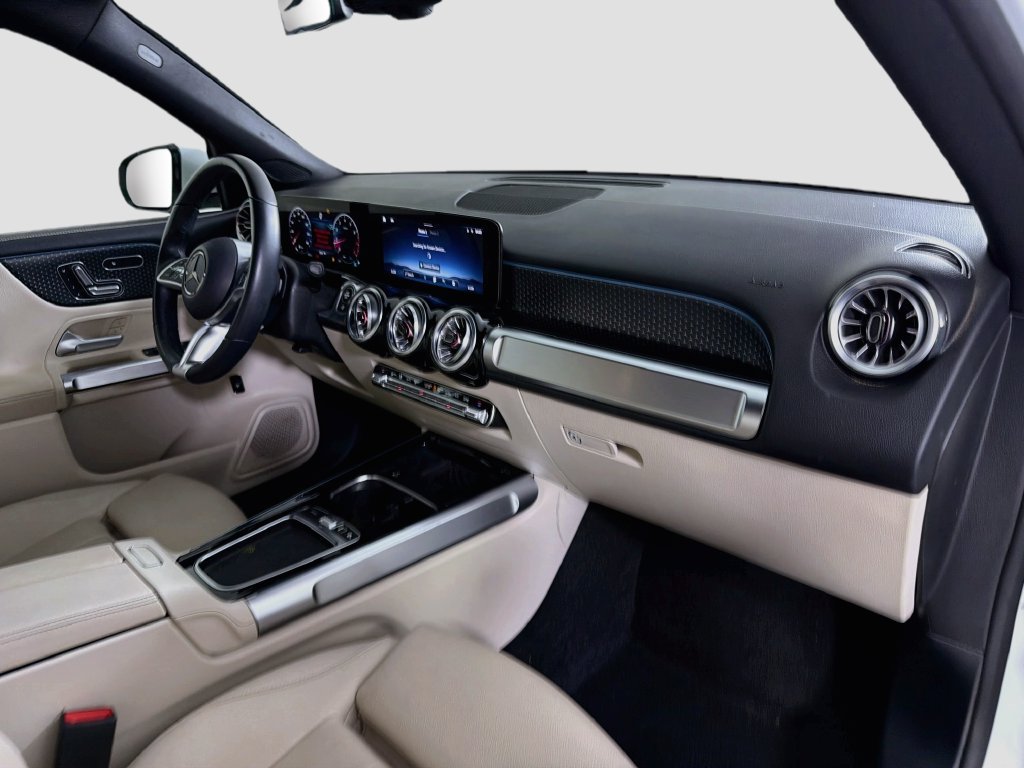 Used 2025 Mercedes-Benz GLB 250 image 27