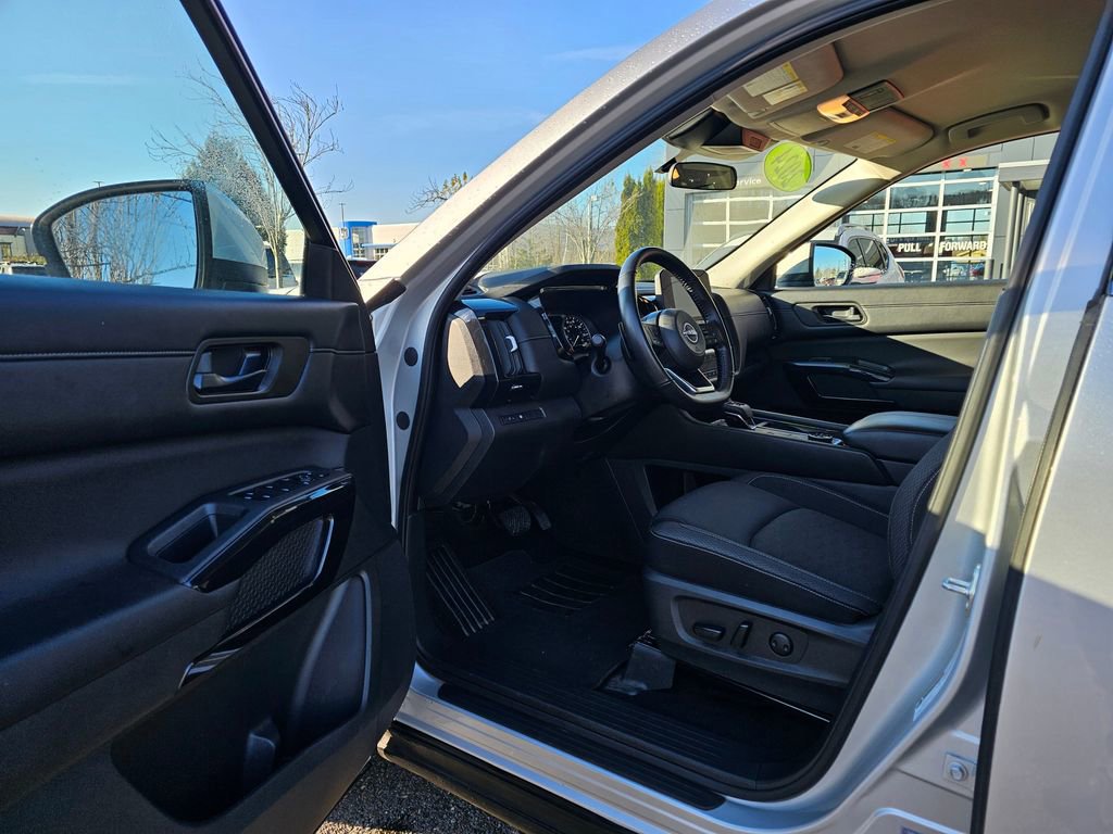 Certified 2024 Nissan Pathfinder SV AWD/4WD image 16