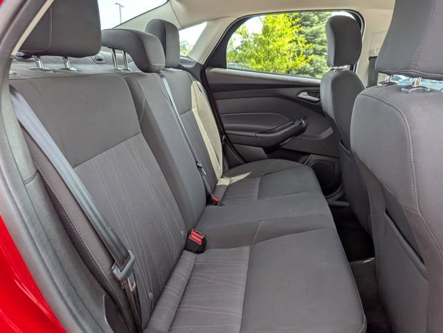 Used 2017 Ford Focus SE FWD image 19