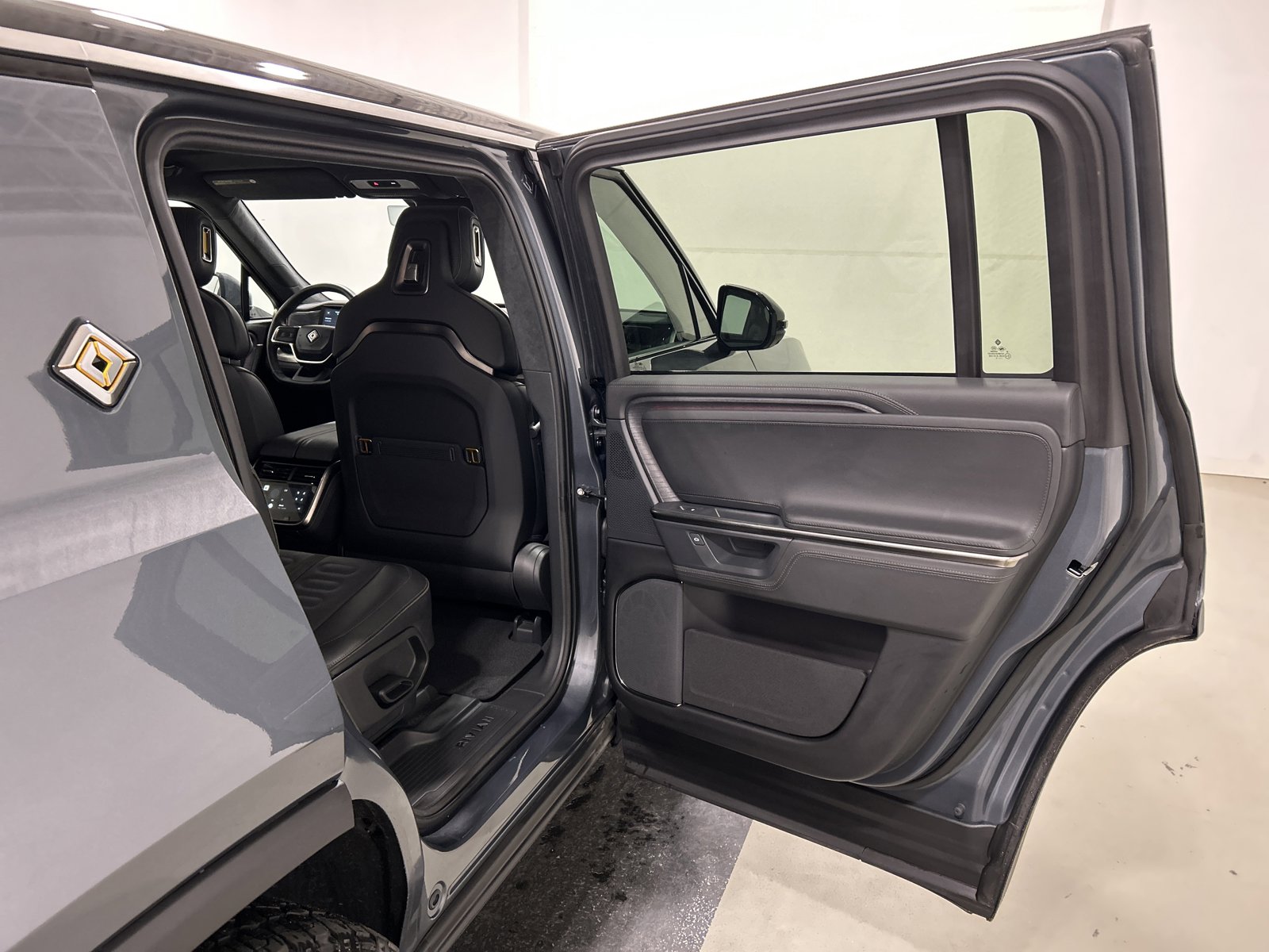 Used 2025 Rivian R1S Adventure image 19