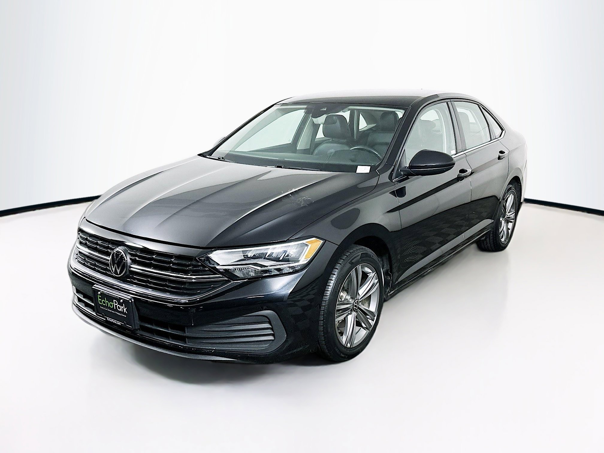 Used 2024 Volkswagen Jetta SE FWD image 3