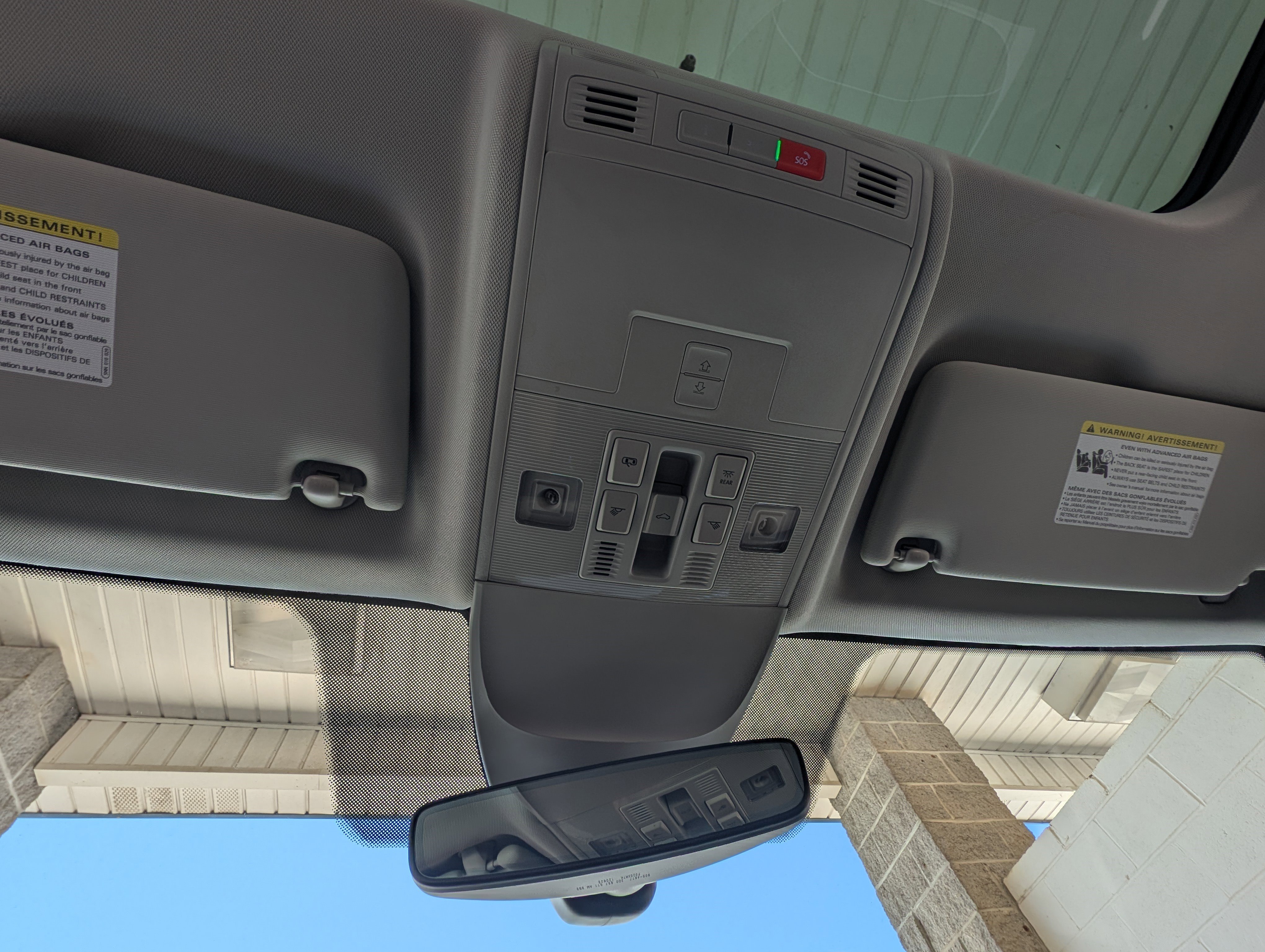 Used 2025 Volkswagen Taos SE w/ Panoramic Sunroof Package FWD image 30