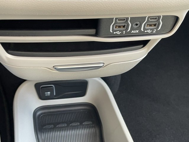 Used 2023 Chrysler Pacifica Touring-L image 24