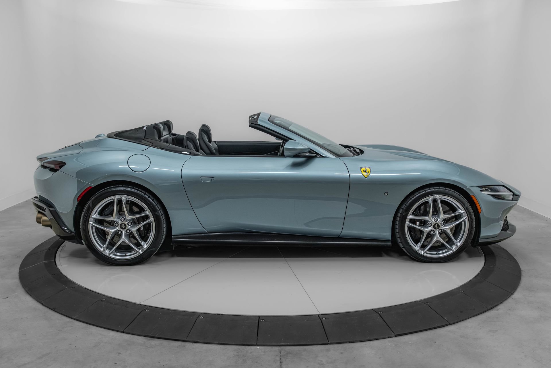 Certified 2024 Ferrari Roma Spider RWD image 11