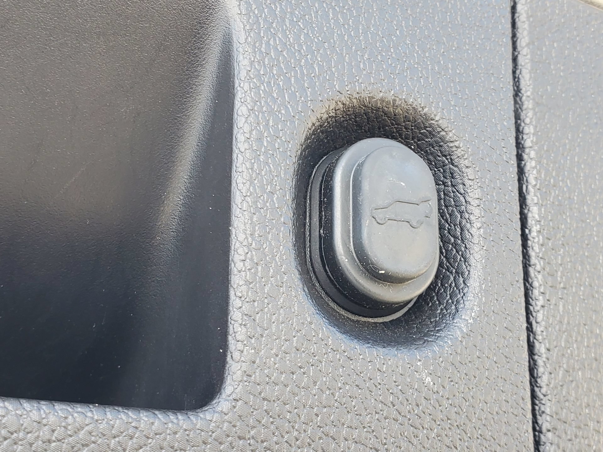 Used 2018 GMC Yukon SLT AWD/4WD image 9