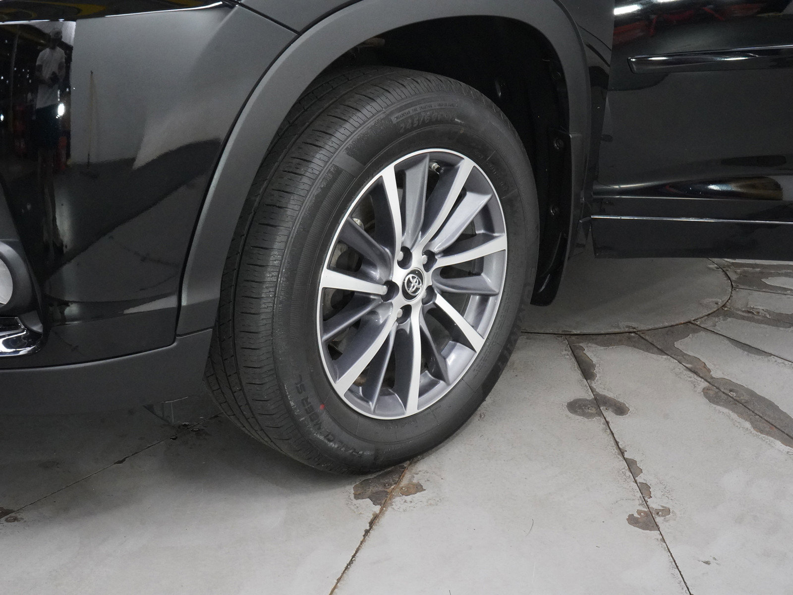 Used 2017 Toyota Highlander XLE image 28