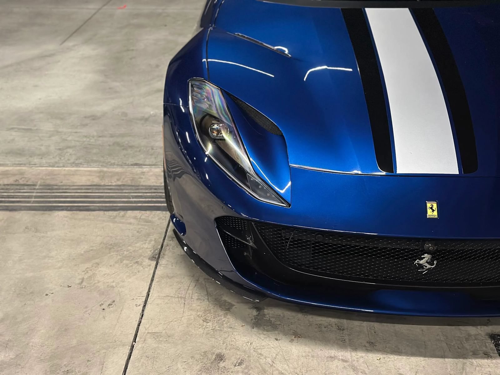 Used 2018 Ferrari 812 Superfast RWD image 16