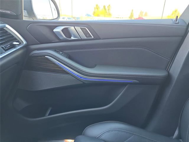 Used 2024 BMW X5 xDrive50e image 25