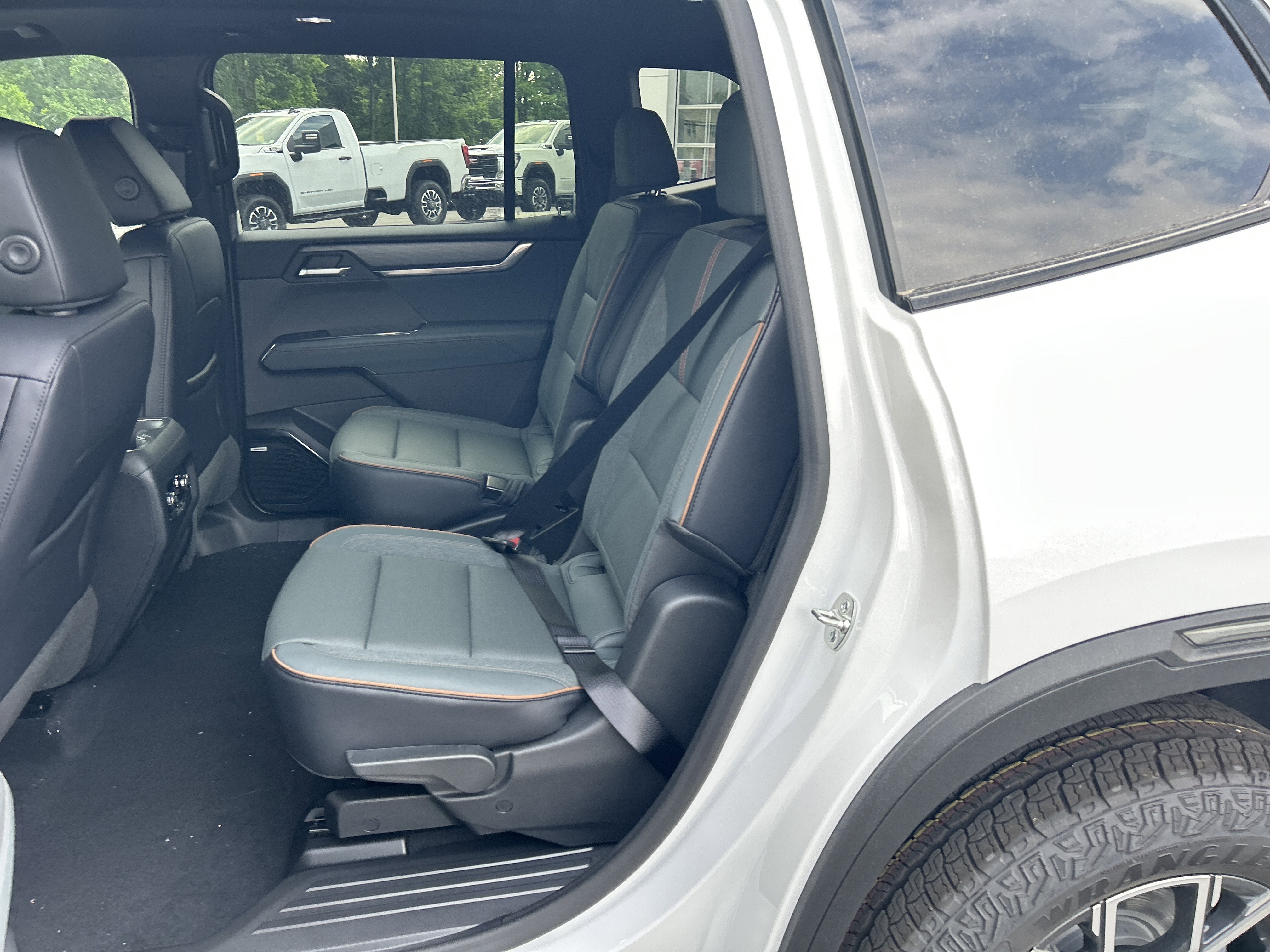 New 2026 GMC Acadia AT4 w/ Luxury Package AWD/4WD image 26