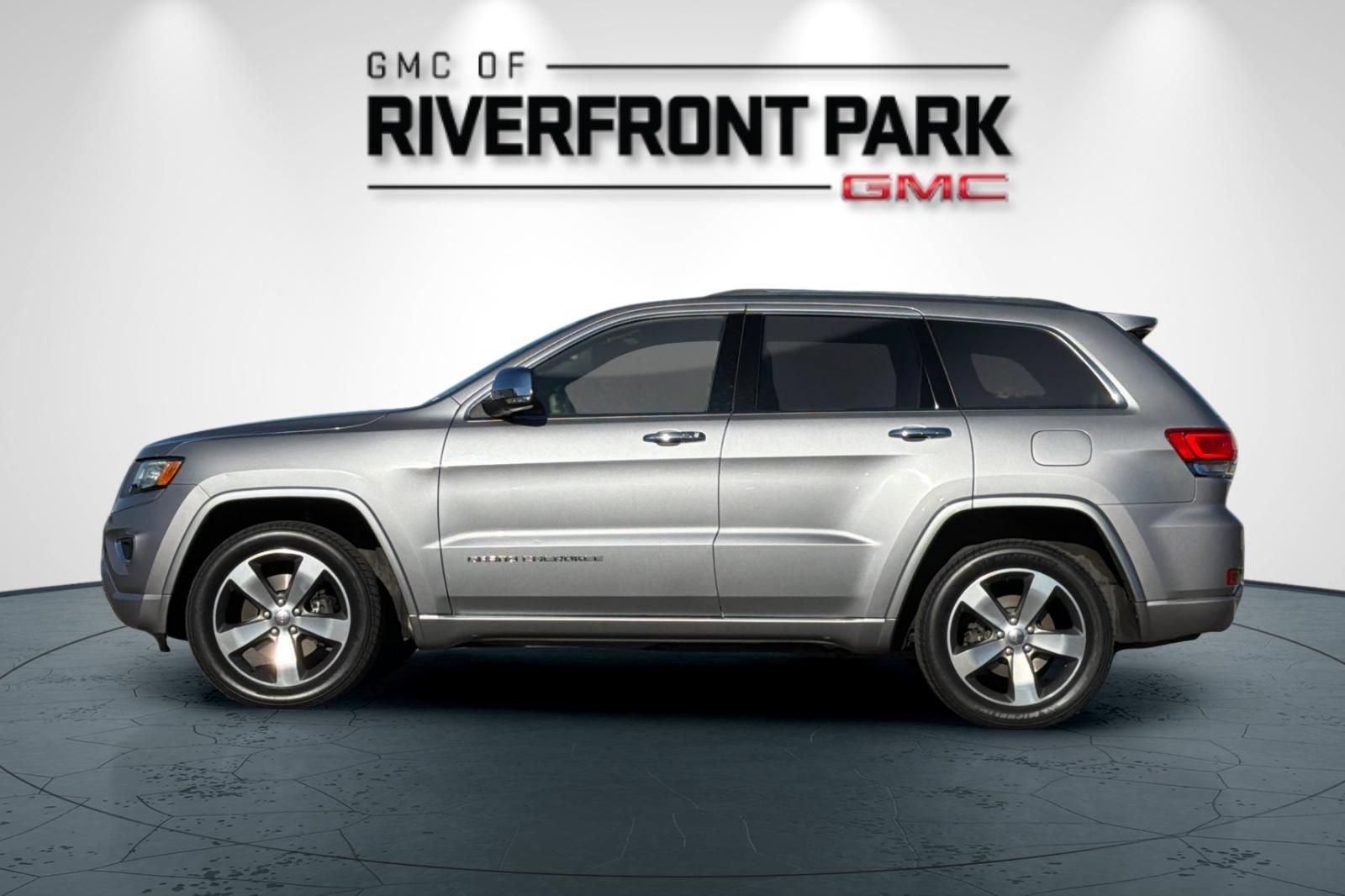 Used 2016 Jeep Grand Cherokee Overland w/ Advanced Technology Group AWD/4WD image 6