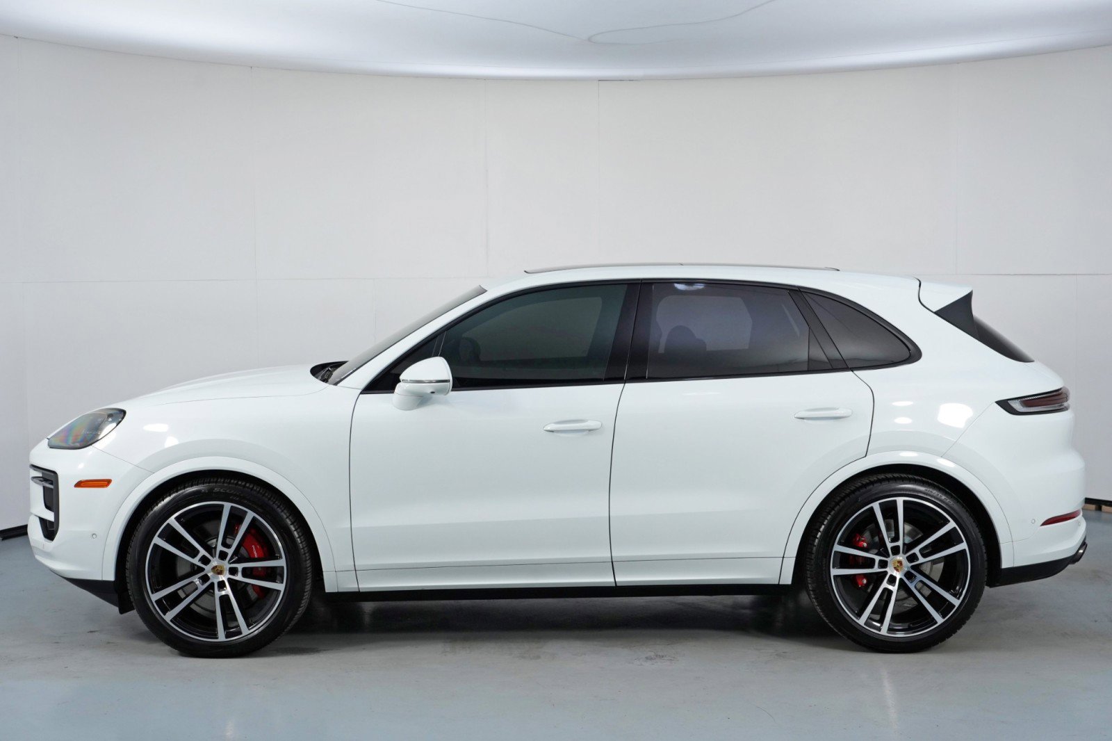 Used 2024 Porsche Cayenne S w/ Premium Package Plus image 50