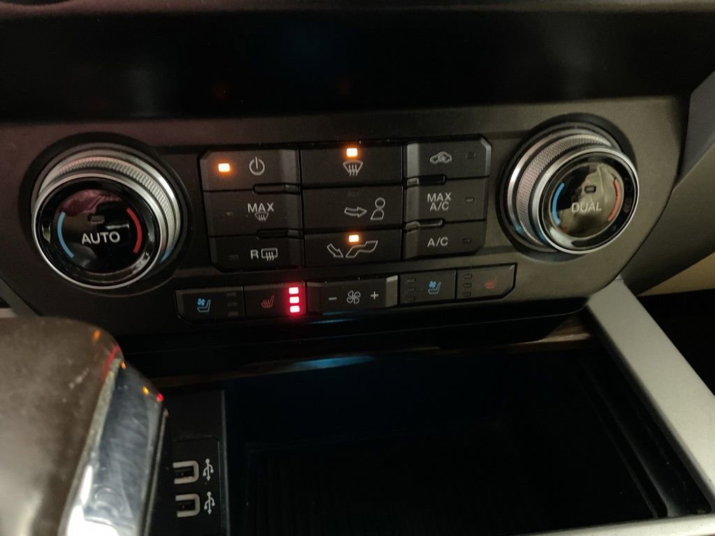 Used 2019 Ford F150 Lariat w/ Equipment Group 502A Luxury AWD/4WD image 4