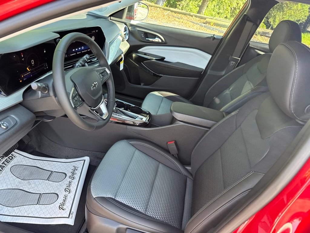 New 2026 Chevrolet Trax LT w/ Driver Confidence Package FWD image 2