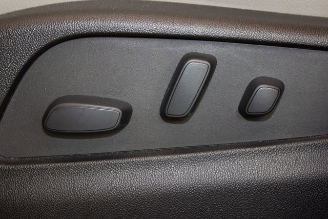 Used 2023 Cadillac XT4 Luxury w/ Cold Weather Package image 21