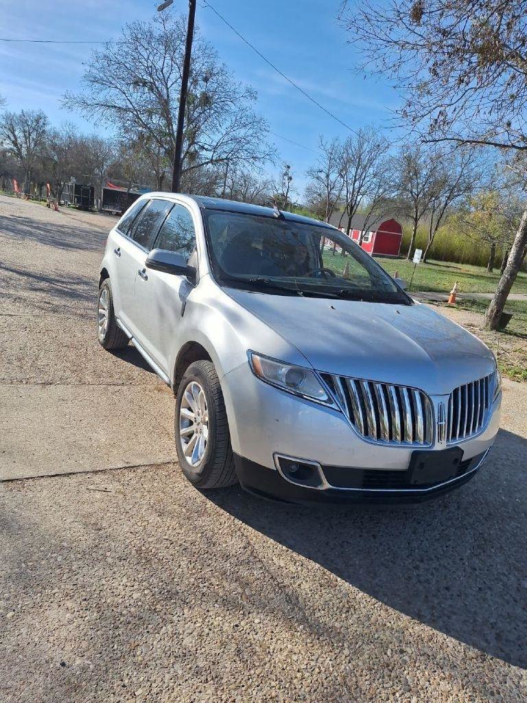 Used 2013 Lincoln MKX FWD image 5