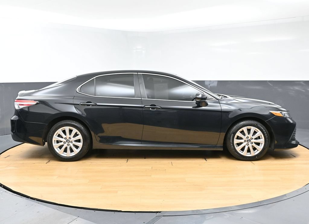 Used 2018 Toyota Camry LE FWD image 8