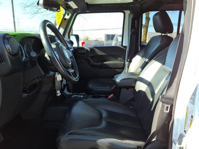 Used 2015 Jeep Wrangler Unlimited Sahara image 13