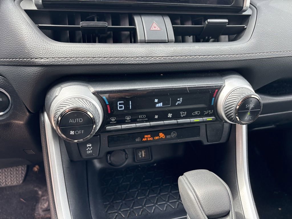 Used 2025 Toyota RAV4 XLE AWD/4WD image 16