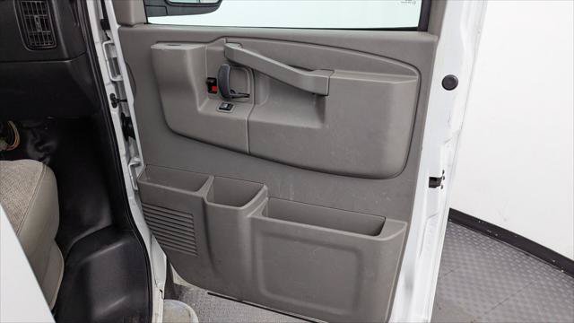 Used 2017 GMC Savana 2500 RWD image 18