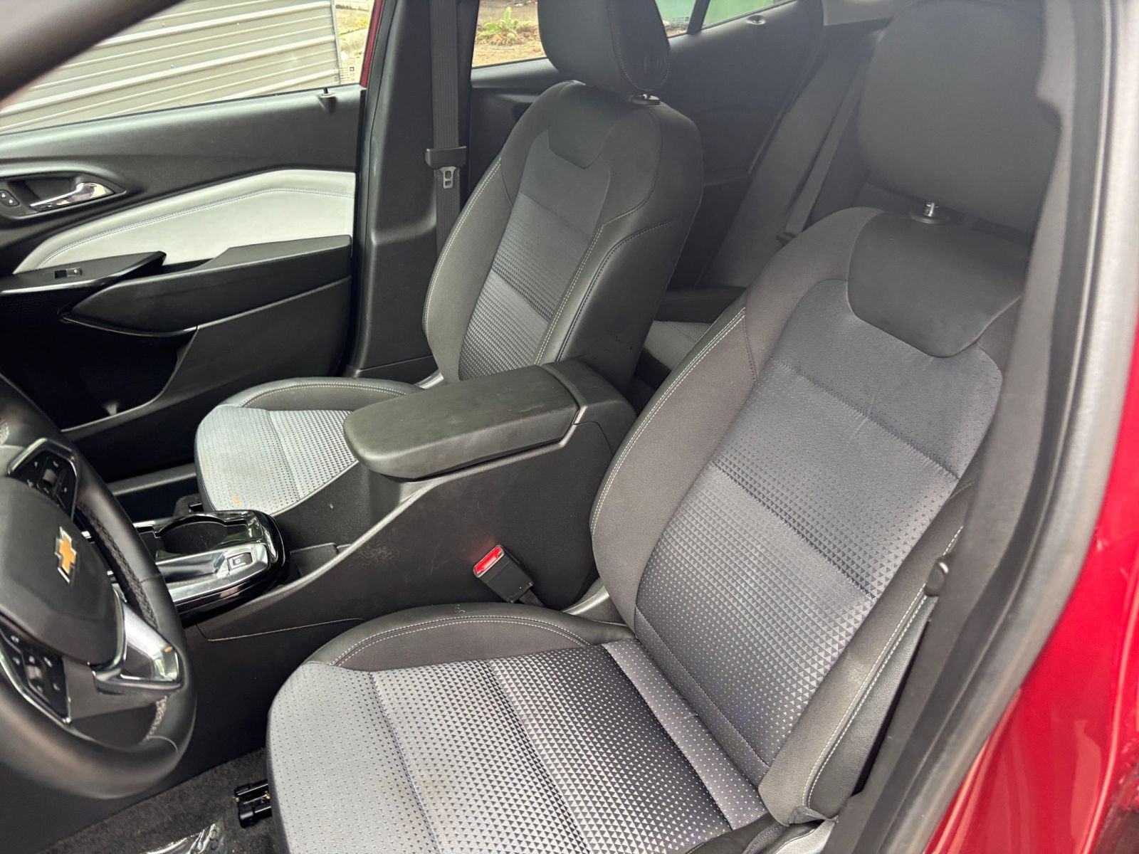 Used 2025 Chevrolet Trax LT w/ LT Convenience Package FWD image 27
