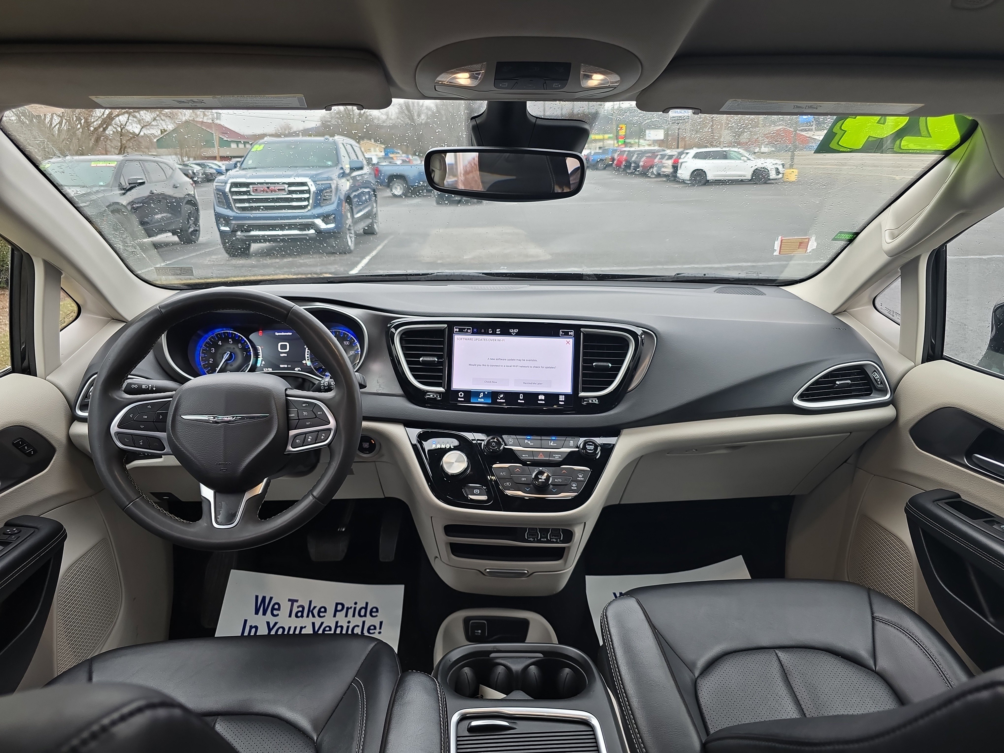 Used 2024 Chrysler Pacifica Touring-L image 16