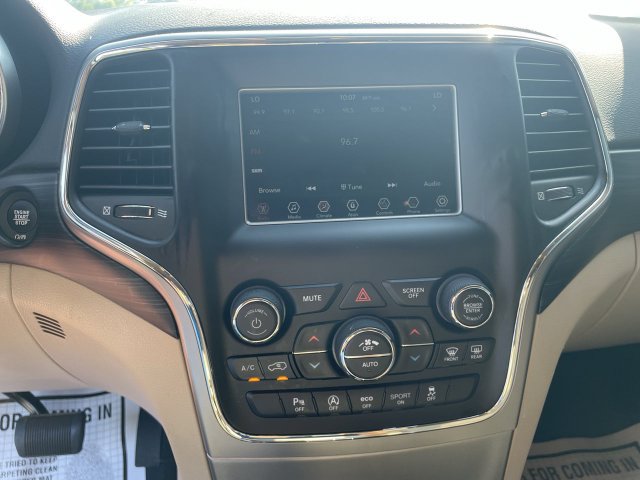 Used 2021 Jeep Grand Cherokee Laredo AWD/4WD image 22