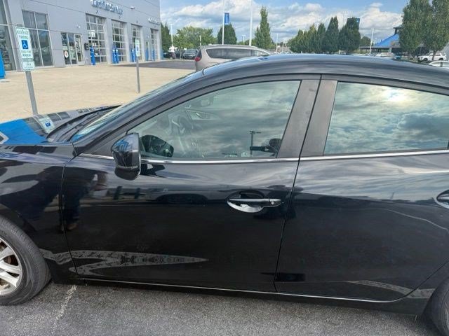 Used 2017 MAZDA MAZDA3 Sport w/ Preferred Equipment Package FWD image 4