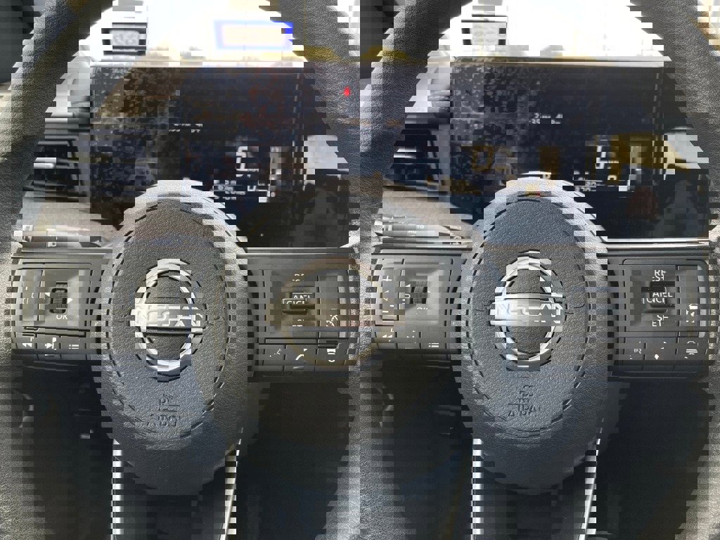 Used 2025 Nissan Kicks SV image 16