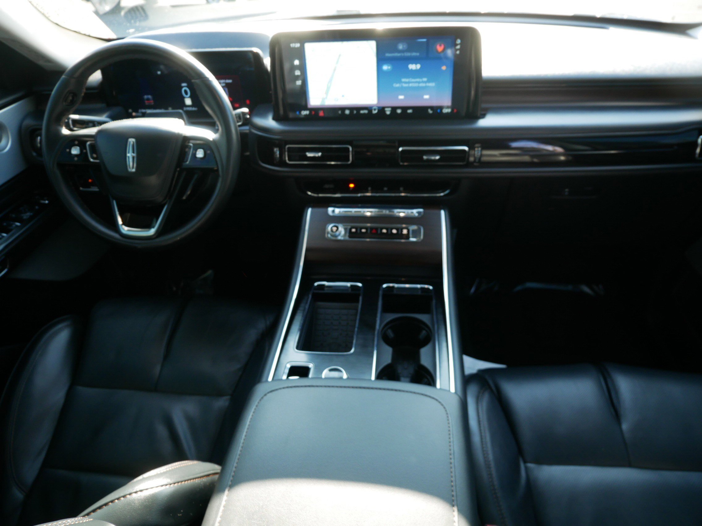 Used 2025 Lincoln Aviator Reserve w/ Equipment Group 201A image 10