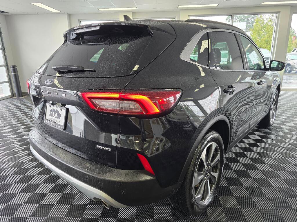 Used 2024 Ford Escape Platinum AWD/4WD image 3