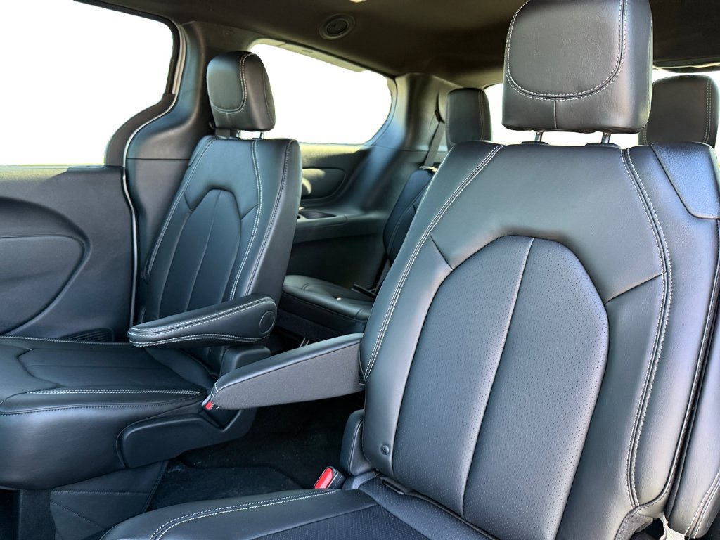 New 2026 Chrysler Pacifica Select AWD/4WD image 14