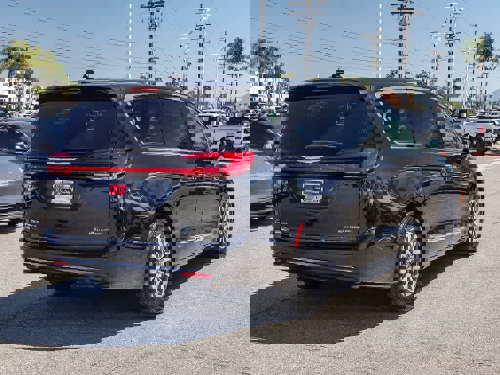 Certified 2023 Chrysler Pacifica Limited image 4