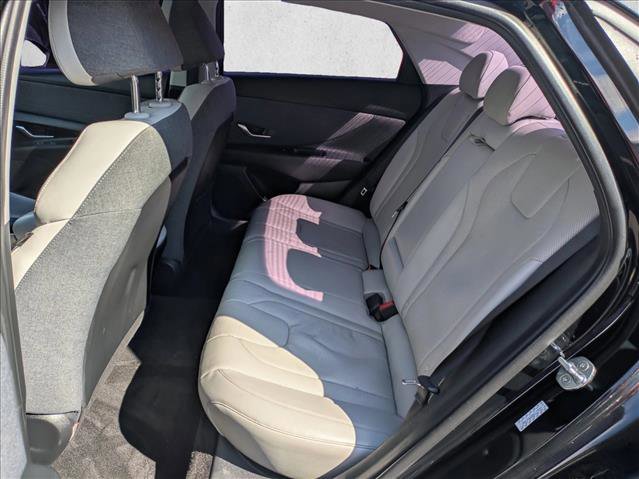 Used 2021 Hyundai Elantra Limited w/ Cargo Package image 19
