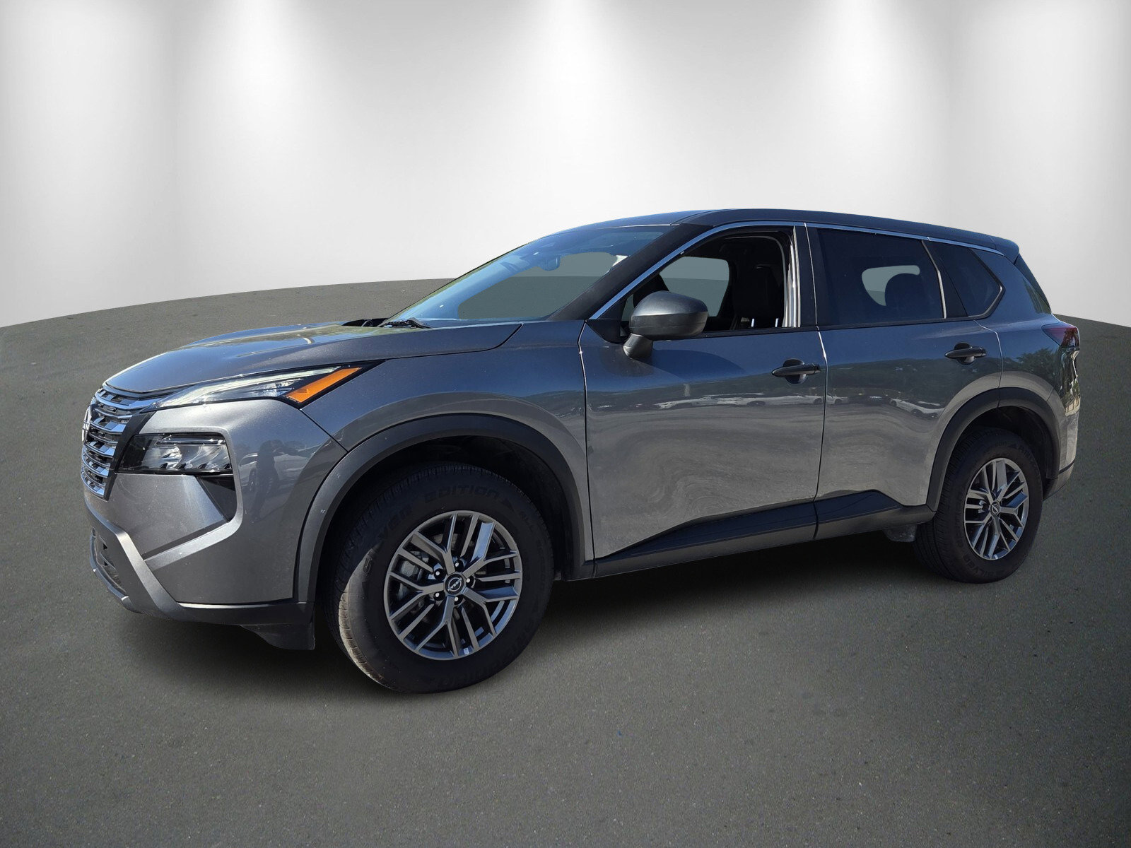 Used 2024 Nissan Rogue S image 3