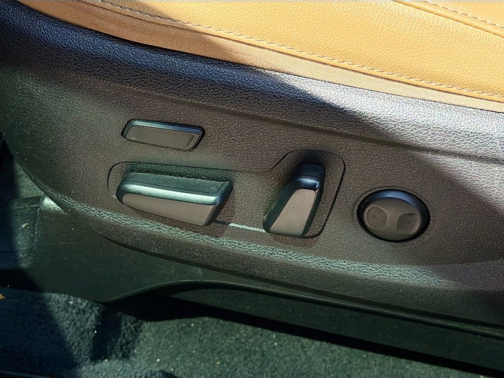 Used 2022 Kia Telluride SX w/ Towing Package FWD image 27