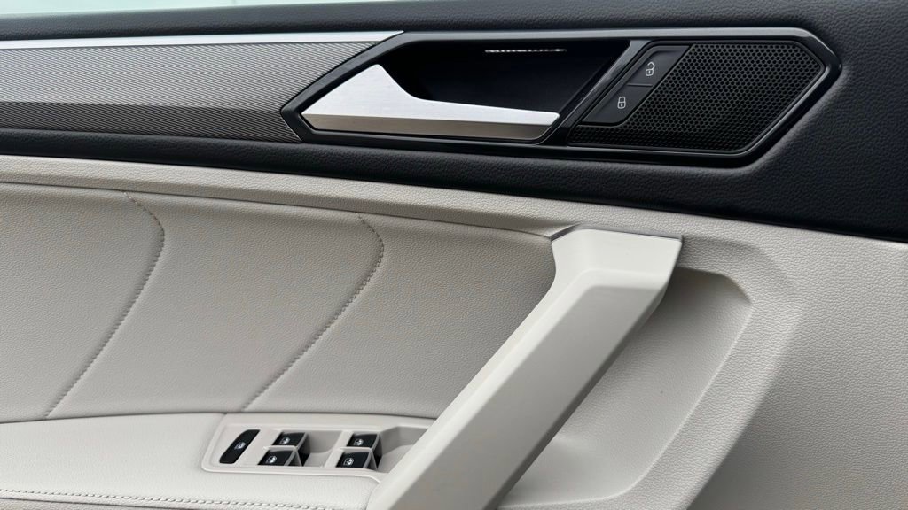 Used 2023 Volkswagen Tiguan SE R-Line image 15