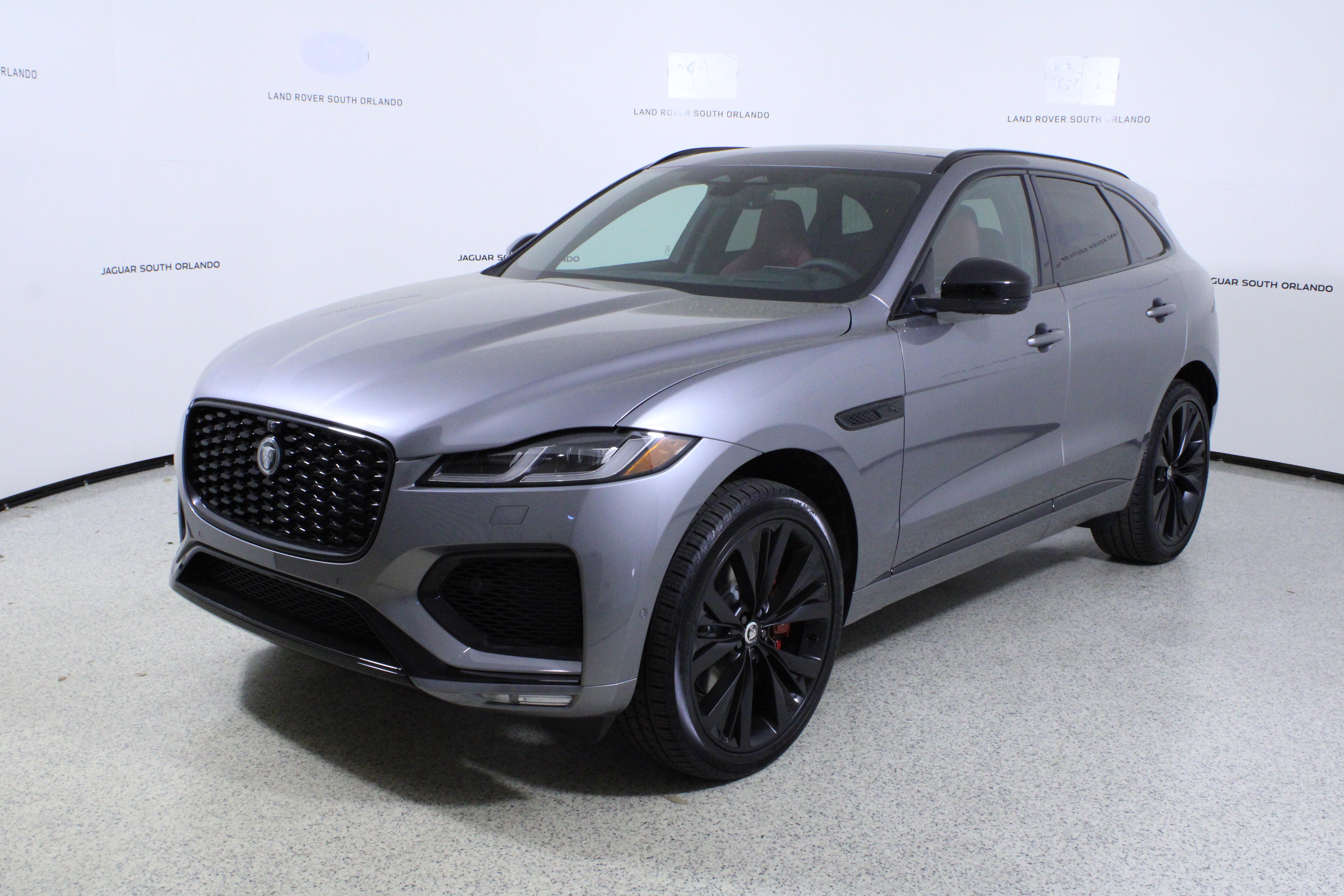 New 2026 Jaguar F-PACE R-Dynamic S image 4
