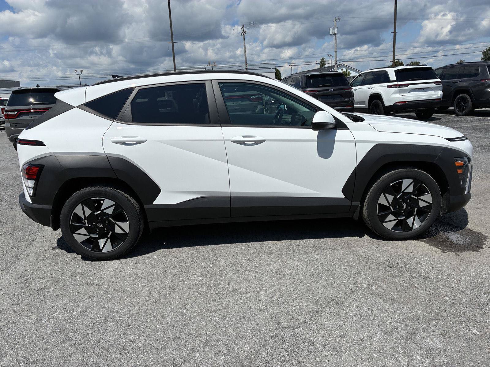Used 2024 Hyundai Kona SEL w/ Convenience Package FWD image 8