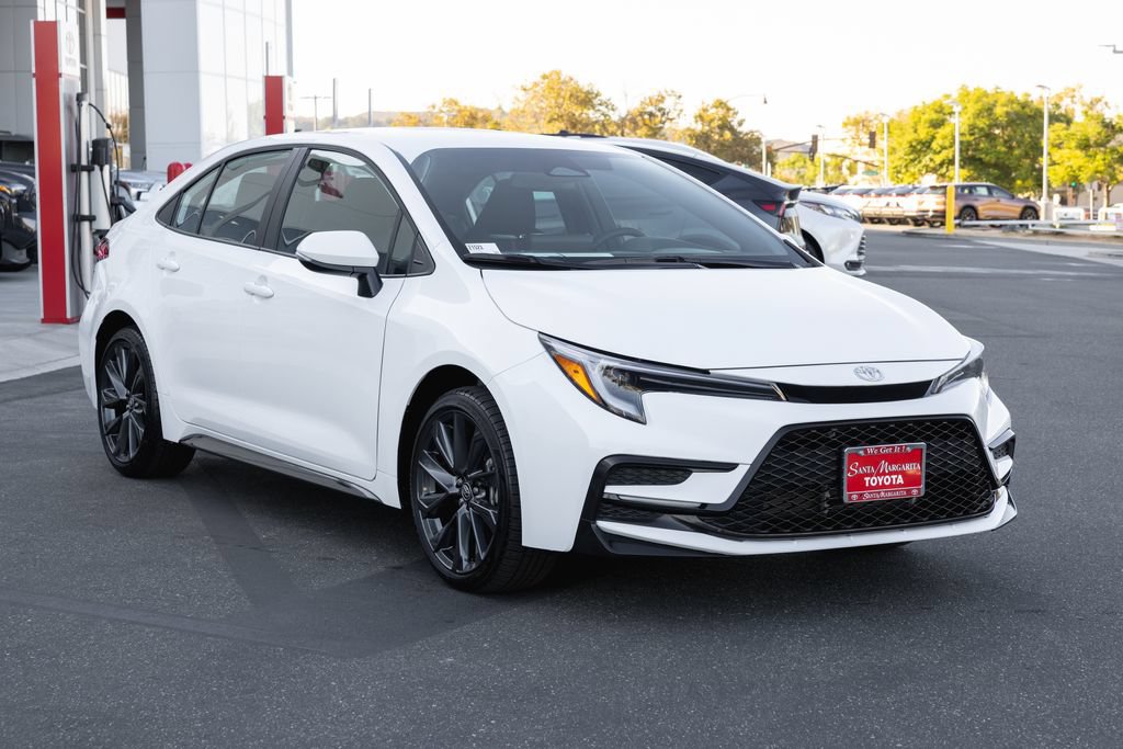 Used 2026 Toyota Corolla SE FWD image 3