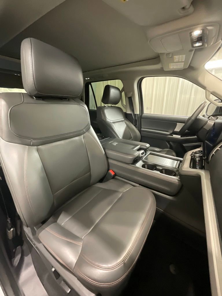 Used 2025 Ford Expedition Active RWD image 15