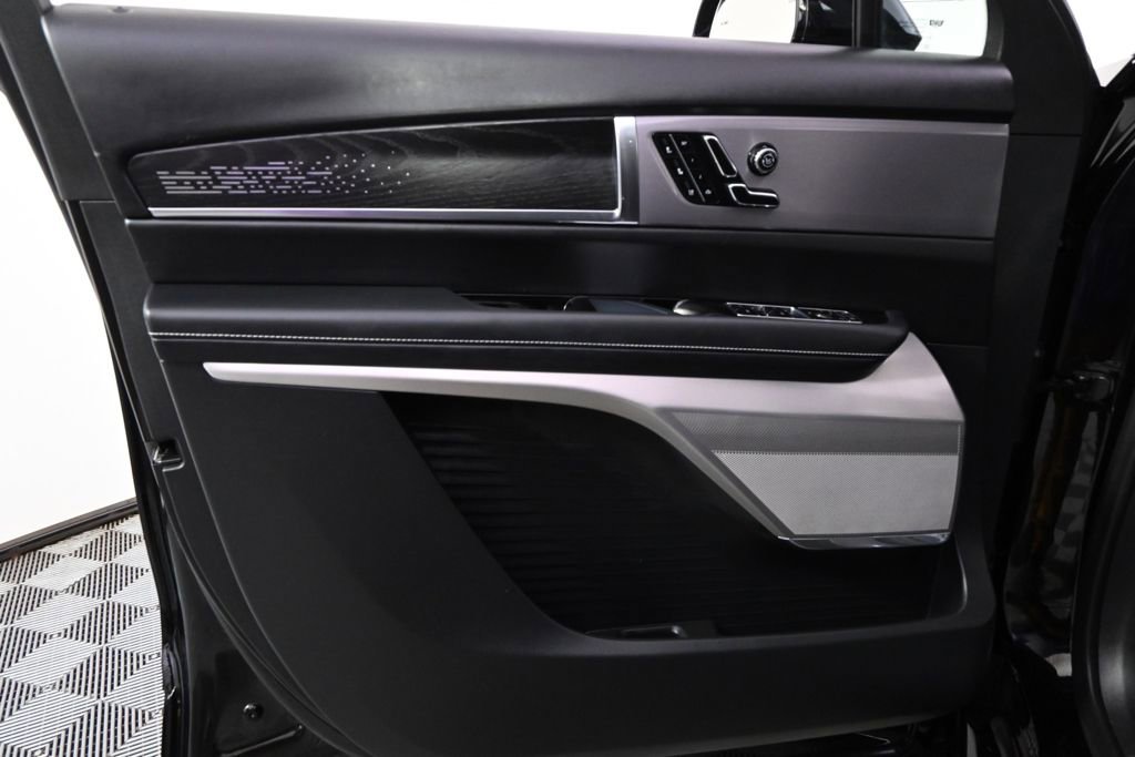 Certified 2026 Cadillac Vistiq Platinum w/ LPO, Floor Liner Package AWD/4WD image 23