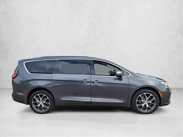 Used 2021 Chrysler Pacifica Limited w/ Uconnect Theater Family Group AWD/4WD image 4