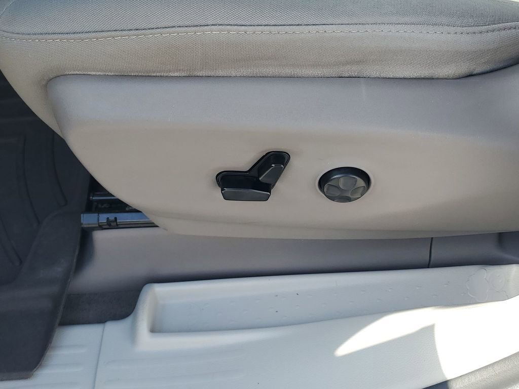 Used 2019 Chrysler Pacifica LX image 29