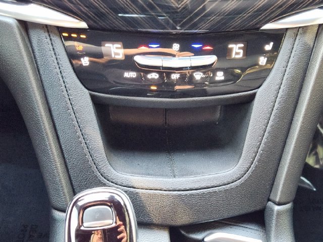 Used 2025 Cadillac XT6 Premium Luxury w/ Technology Package FWD image 22